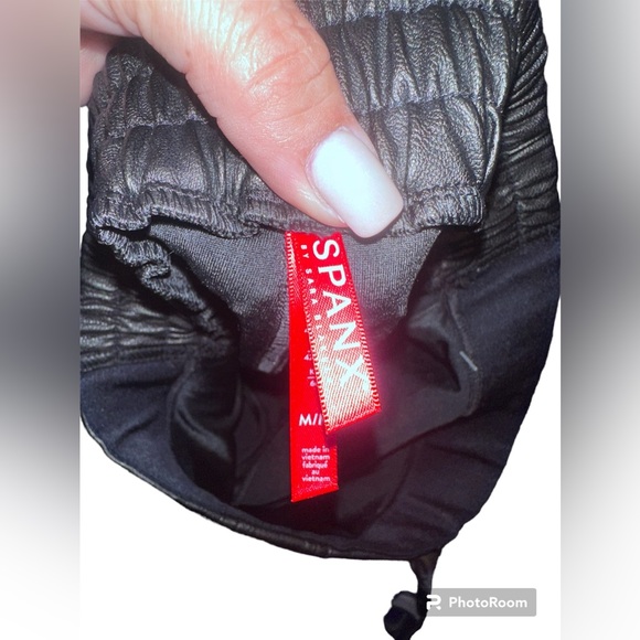 NWT SPANX Leather Like Joggers In Black Size M. - Picture 9 of 10